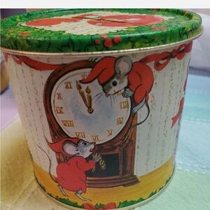 Festive Mouse Tin with Clock Design